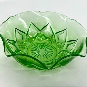 VTG Hazel Atlas Uranium Green Depression Glass Bowl Diamond Arches Glow EUC Mint
